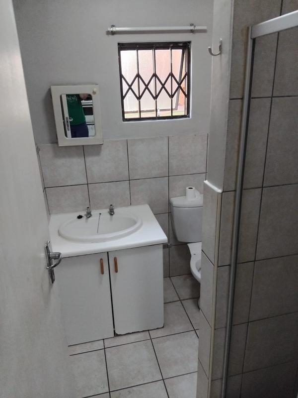 To Let 2 Bedroom Property for Rent in Kannoniers Park North West